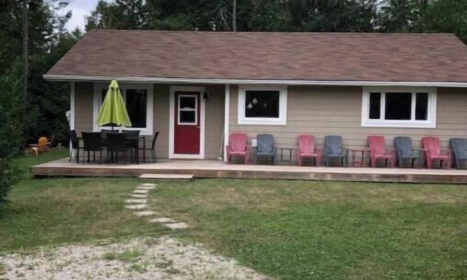 Central Huron Cottage | Black's Point Bliss is rural escapism at its best.