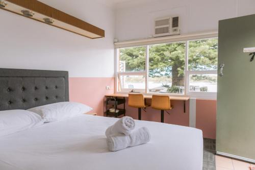 Swansea Hotel | Black Swan Waterfront Motel