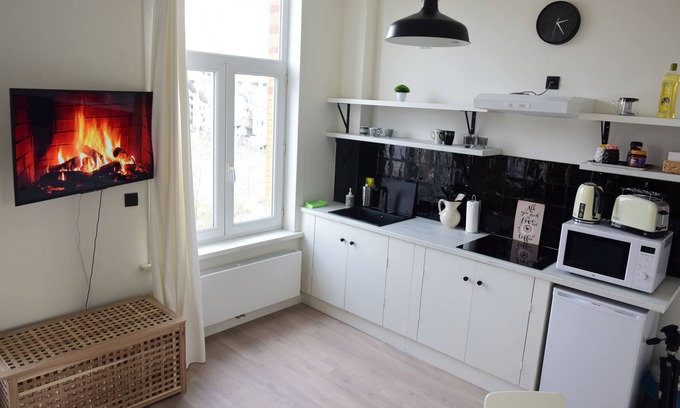 Antwerp Apartment | Black & White trendy Apartment heart of antwerp