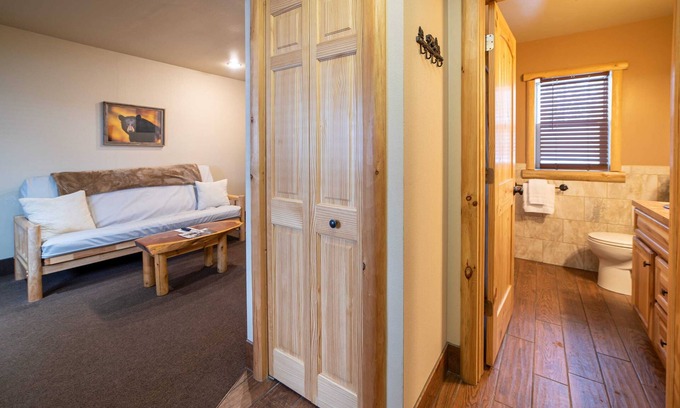 Indian River Apartment | Blackbear Lodge at The Totem Lodges
