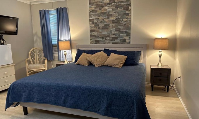 Ocracoke Hotel | Blackbeard's Lodge