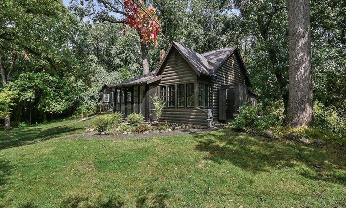 Michiana Cabin | Blackberry Cabin of Michiana with a hot tub