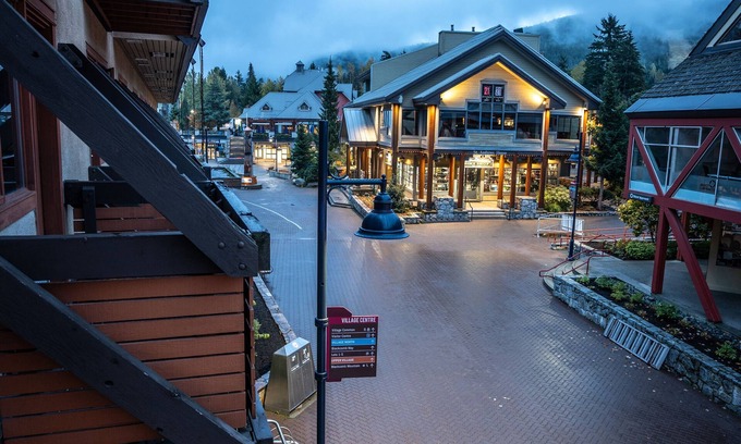 Whistler Village Hotel | Blackcomb Lodge