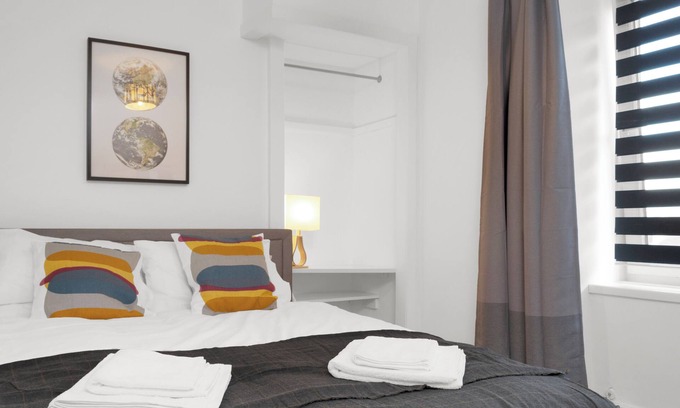 Glenisla Apartment | Blackie's Neuk Ideal For Uni/West End