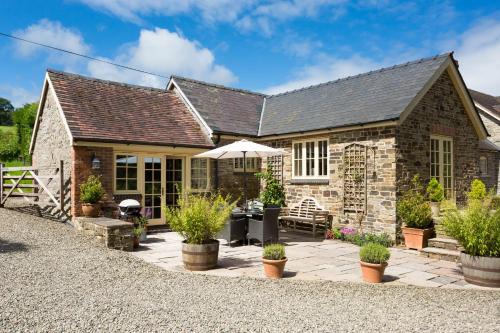 Brierley Hill House | Blacksmiths Cottage