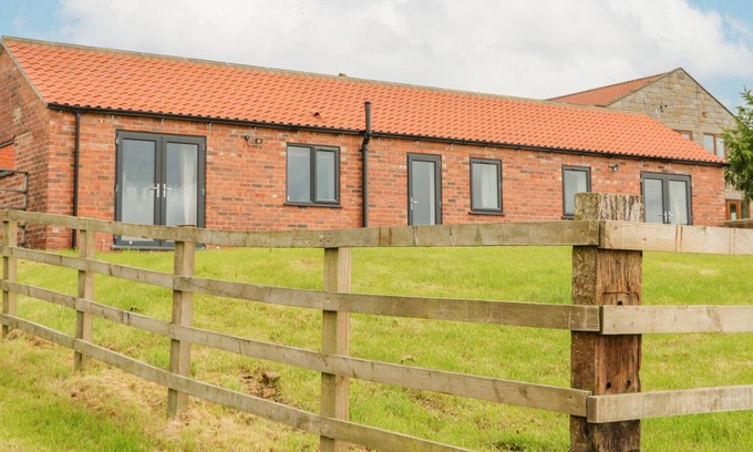 Thirsk Cottage | BLACKTHORN COTTAGE, family friendly, with a garden in Borrowby
