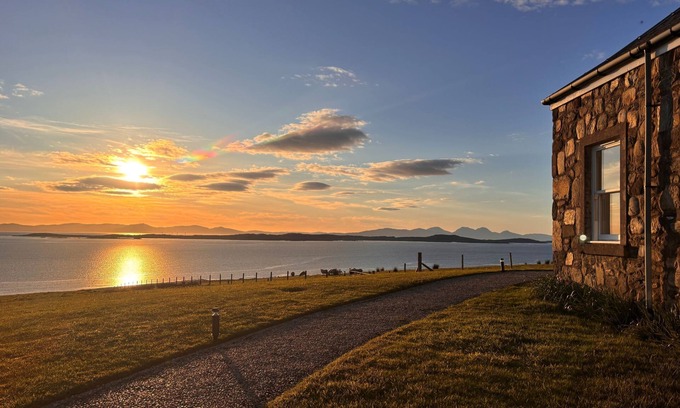 Gigha Cottage | Blaeberry Cottage - sleeps 5 guests in 3 bedrooms