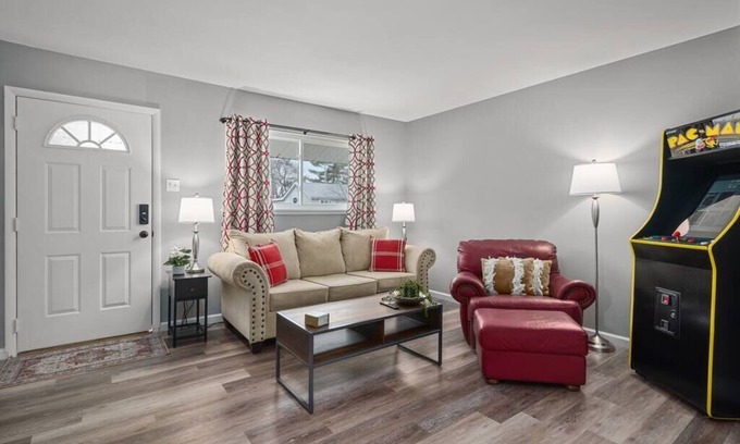 O'Fallon House | Blair's Charming 3 Bedroom House in O'Fallon