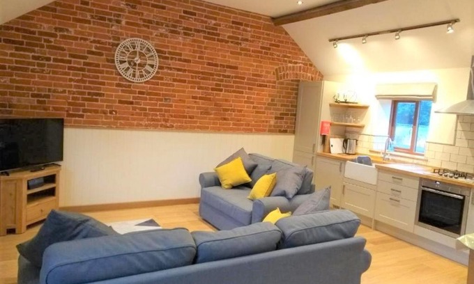 New Forest District House | Blashford Manor Holiday Cottage - The Dartmoor Cottage