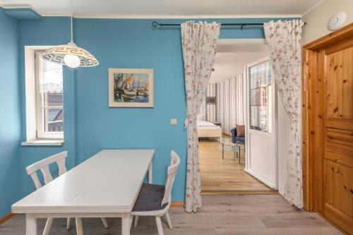 Muritz Apartment | Blaue Kombüse Altstadt Ferienwohnung im Fischerhaus