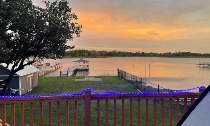 Pecan Acres House | Blaze’s Lake Party Spot