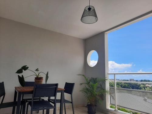 Le Robert Apartment | Bleu Paille