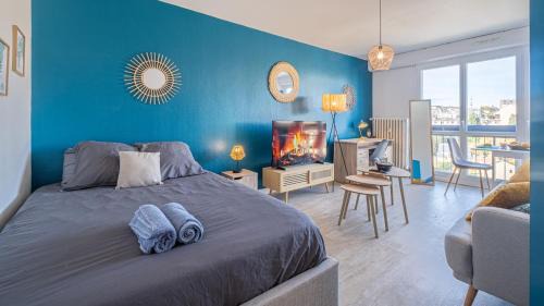 Limoges Apartment | Bleu Paon - Welc'Home