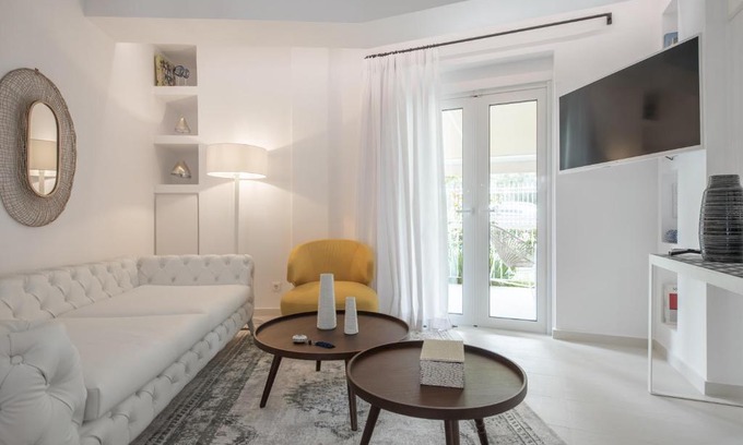 Vouliagmeni Apartment | Bliss Living