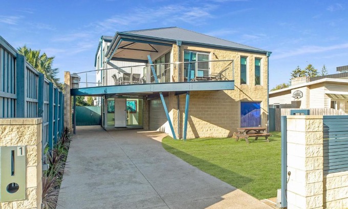 Rye House | Bliss on the Bay Full House