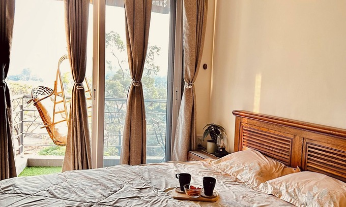 Karjat Apartment | Bliss Retreat-cozy studio w/pvt balcony & a swing!