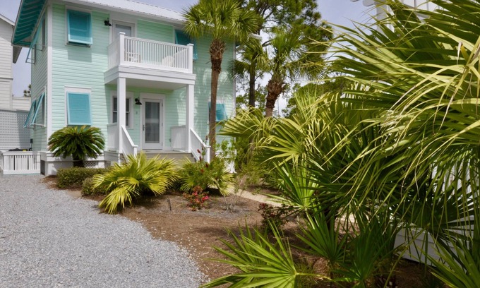 Sunnyside House | Blissful Beach Cottage Steps from Beach