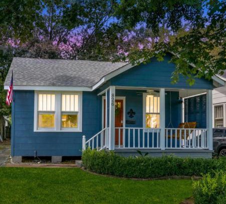 Mid City South House | Blissful Blue Bungalow in the Heart of Baton Rouge