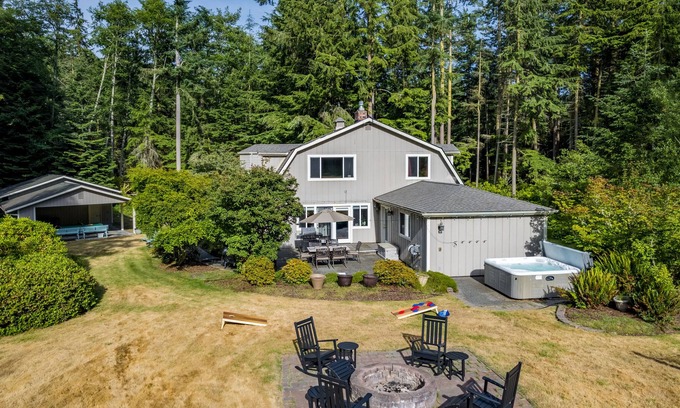 Coupeville House | Blissful Deer Retreat - Secluded | Hot Tub