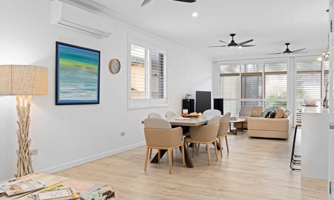 Blue Bay Apartment | Blissful Direct Beach Access Pet-Friendly