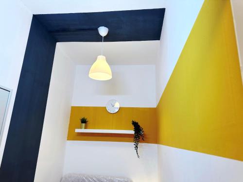 Old Dubai House | Blissful Partition Room in Bur Dubai Near Burjuman Metro