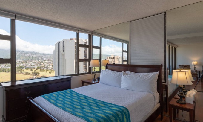 Waikiki Condo | Block to Beach! Koko Resorts at the Waikiki Banyan 21st Floor Deluxe Mtn View, Free Parking & Wifi