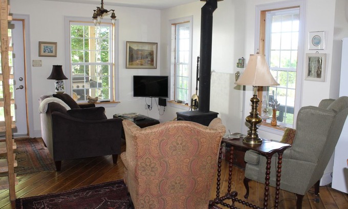 Kingsport Cottage | Blomidon Rose Cottage