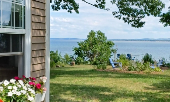 Kingsport Cottage | Blomidon Rose Fan Cottage by the Water