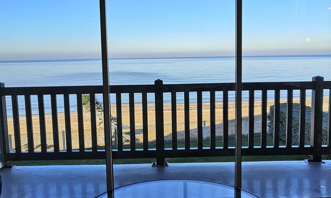 Blonville-sur-Mer Apartment | Blonville beautiful seafront apartment 10 minutes from Deauville