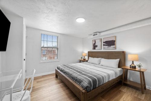Pittsburgh House | Bloomfield Pittsburgh H Stylish Cozy Private Bedroom, Shared Bathroom, with Free Parking