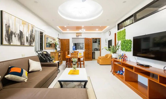 Meycauayan House | Blooming 3 bedrooms for 7, infant, petnn