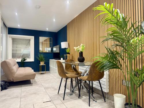 Brighton City Centre House | Bloomsaway Seafront SixBedroom BN14BSMa