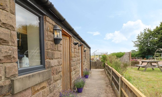 Crich Cottage | Blossom Cottage, cosy cottage for 2 with AMAZING views