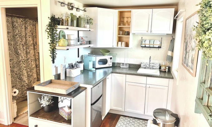 Redmond Apartment | Blossom Cottage Cozy Studio in Beautiful Redmond, OR