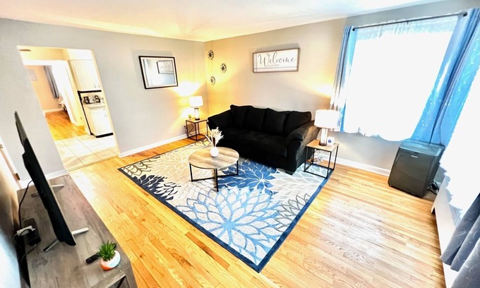 Westwood Apartment | Blue 1 Bdrm 2 Qn Bds Garage Prkng 13 Min to Dwntw