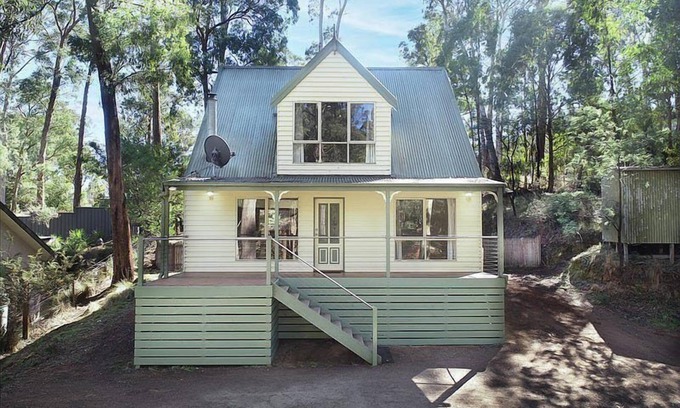 Sawmill Settlement House | Blue Bird Cottage - Base of Buller