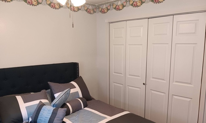 Granite City House | "Blue Bliss Retreat in Granite. Close to St Louis"