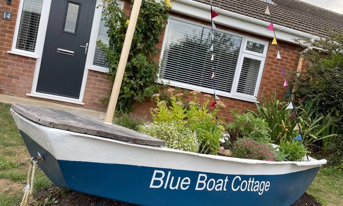 Sutton-on-Sea Cottage | Blue Boat Cottage, Sutton on Sea - beautiful, dog friendly, cosy cottage