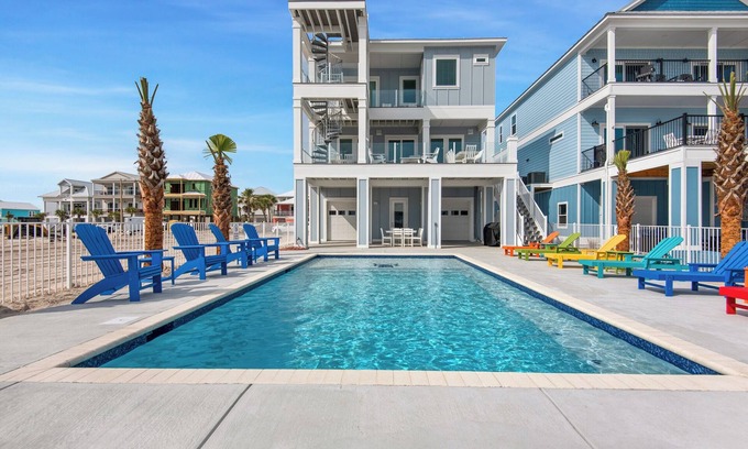 Navarre Beach House | Blue Chair | 🚤 Boater’s Paradise | Pool | Dock | Outdoor Bar | Pet Friendly 🐾