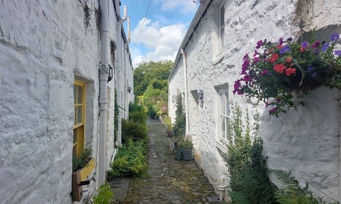 Kirkcudbright Cottage | BLUE DOOR - KIRKCUDBRIGHT, pet friendly in Kirkcudbright