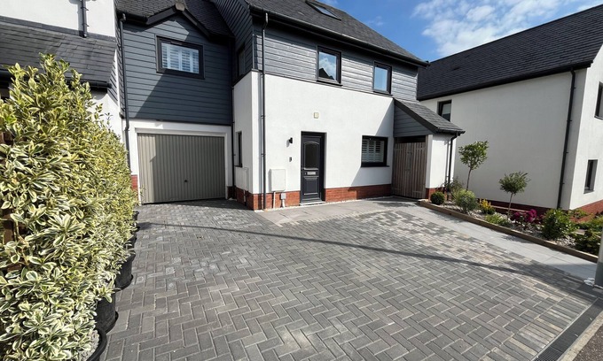 Budleigh Salterton House | BLUE DRIFT, pet friendly, with hot tub in Budleigh Salterton