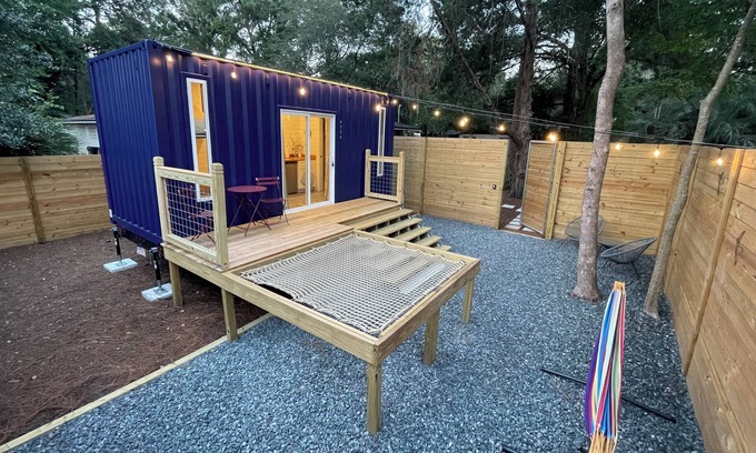 Gainesville Cabin | Blue Gator Container, 2 miles from UF!