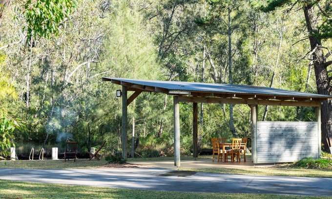 St. Georges Basin House | Blue Gum - Tranquil bush cottage on waterfront acreage with boat ramp