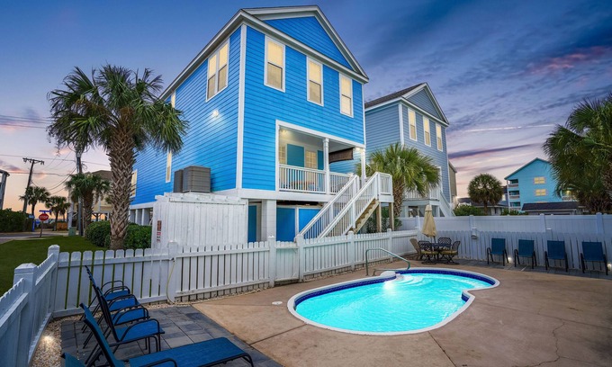 Surfside Beach House | Blue Hawaiian 6 Bedrooms Second Row