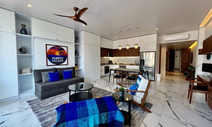 Emiliano Zapata Apartment | Blue Heaven 4 blocks to the Beach!