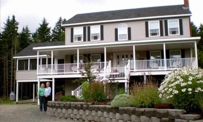 Blue Hill House | Blue Heaven at Blue Hill - Classic Maine Living near Acadia!