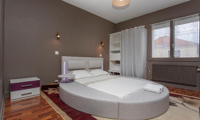 Roanne Apartment | BLUE HOME