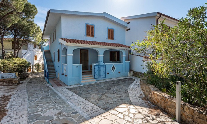 Cala Liberotto Apartment | BLUE HOUSE D: a stone's throw from the sea