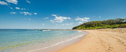 Bateau Bay Resort | Blue Lagoon Beach Resort