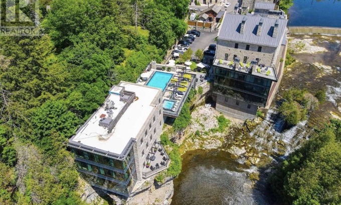 Salem Apartment | Blue Lagoon | Elora - Pool & Coastal Tinyhome